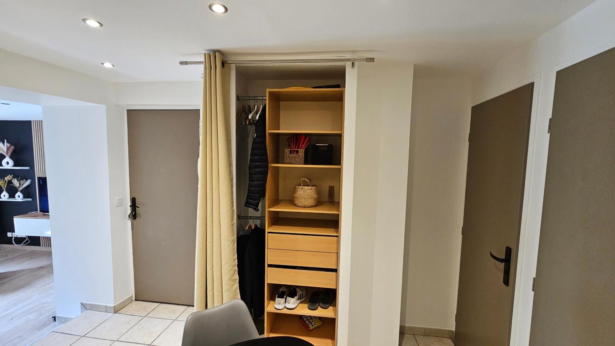 2 Pieces Entierement Renoves Proche Du *