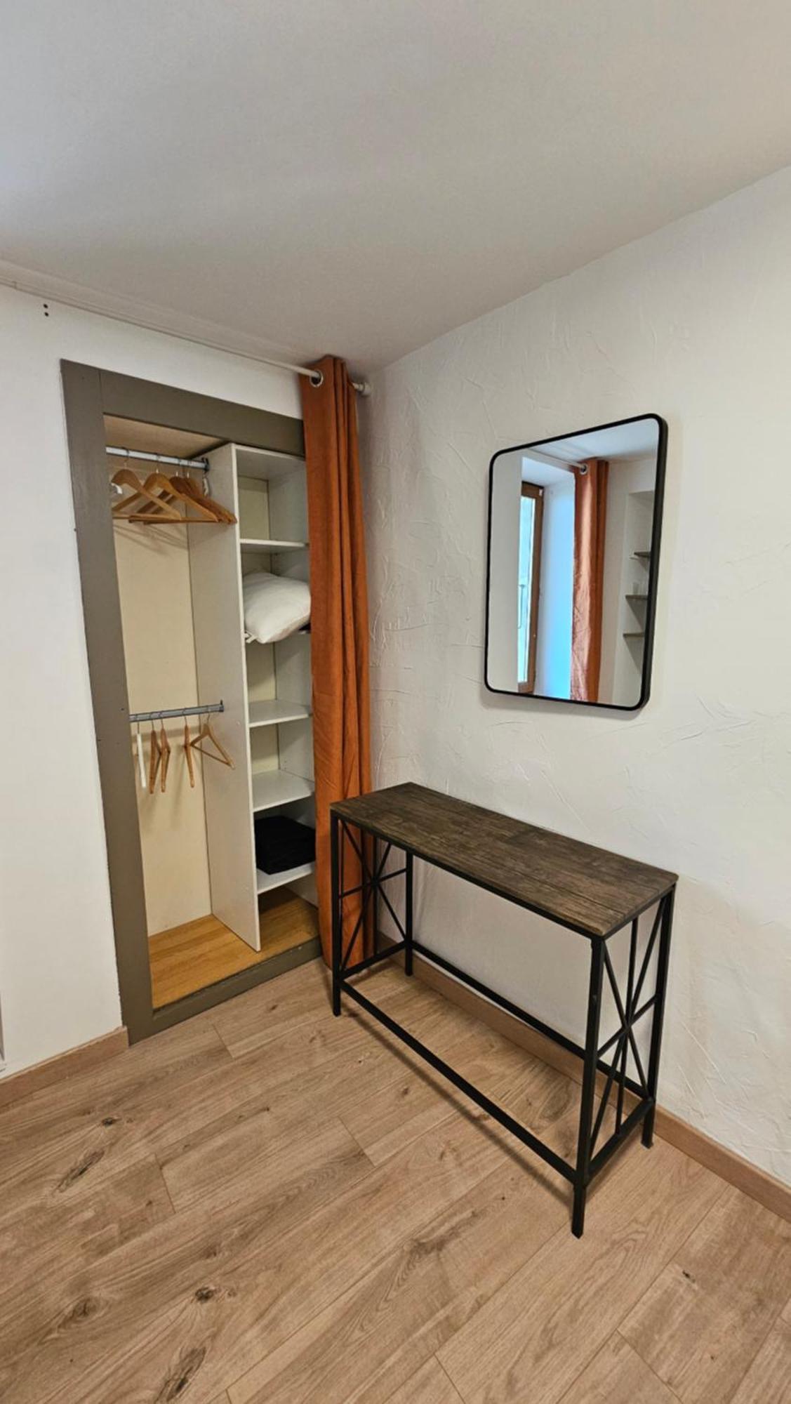 2 Pieces Entierement Renoves Proche Du Apartment