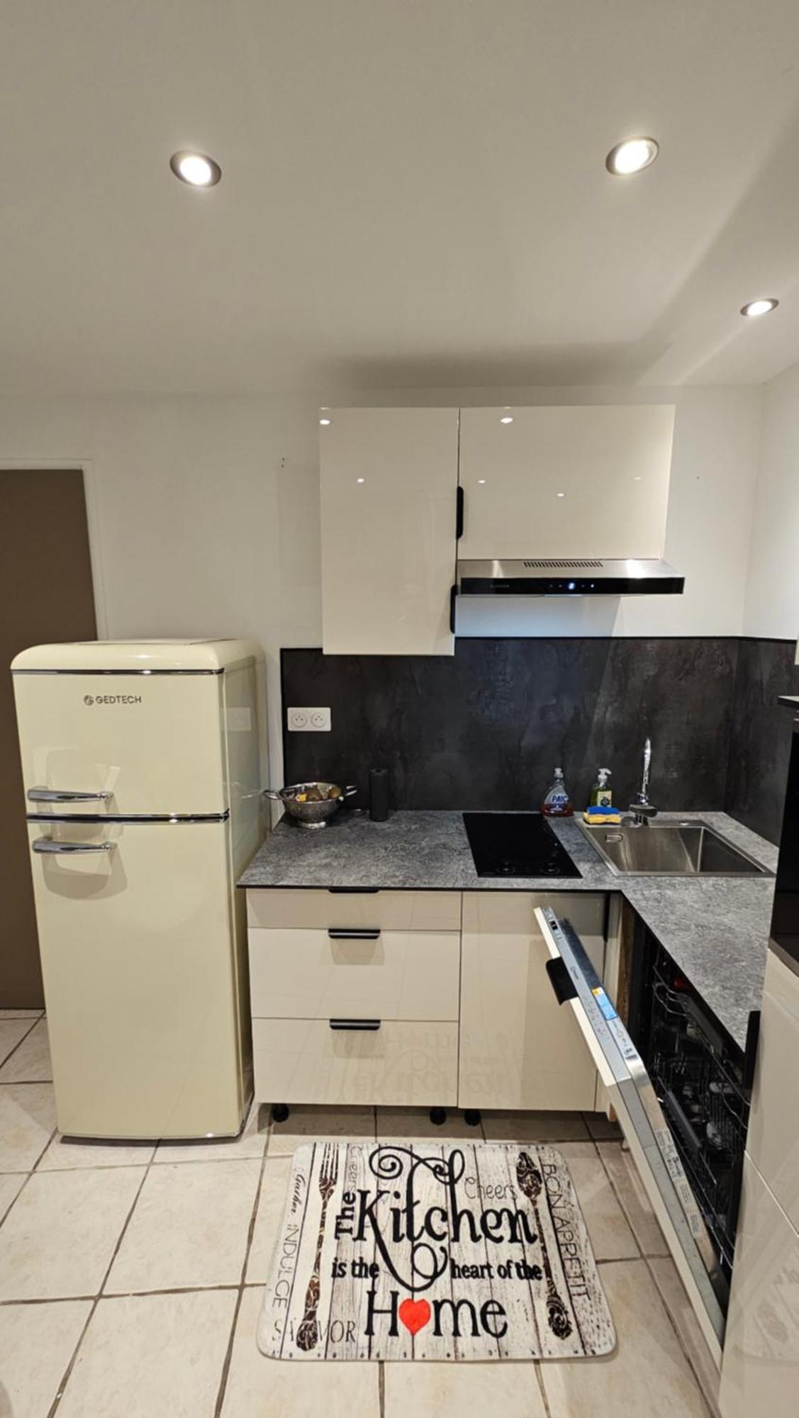 Apartment 2 Pieces Entierement Renoves Proche Du Veyrier-du-Lac